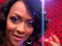 Fuckable chocolate milf gets her ruined cunt tongue fucked
