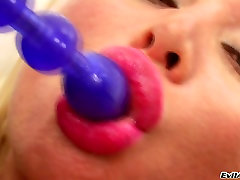 Maya E polishes her anus with a help of sex devices