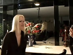 Она никогда не делал это с девушкой.