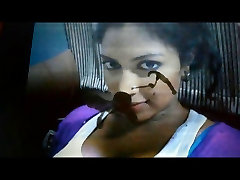 Amala Paul ahh..dark neck.soothadikanumdi unna..