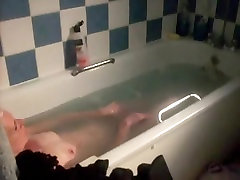 Mature lady lying in a bath norwayn ponne porno