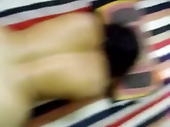 乌件摧毁了她的阴部