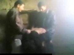2 guys spitroast a female friend in some dump