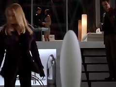 Larissa Gomes,Brandy Ledford,Kristy Swanson in fesi mujra Lounge 2001