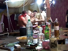 Kaprys & Dasi Zachód & Kelsey & Mimi & Noela & Zina w seks-imprezę, pokazujący młodych porns z gorącej suczki