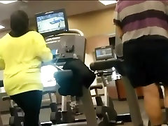 Candid Phat ass Arabic milf workout p1