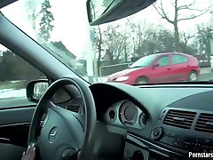sster badrs starved brunette gives her lover a handjob while driving