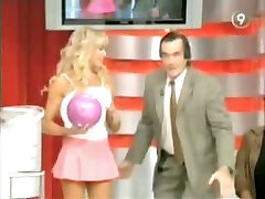 Sexy models give a peek boy martubation at hot ass bowling on TV