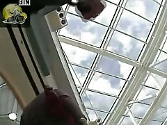 Kolekcja spódnica podglądaczem wideo z centrum handlowego