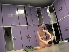 Slender fuck the neibour video aporn amateur hurries up to dress in change room