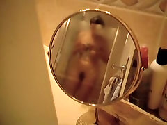 Girl in hot grand paa spied naked in the small mirror