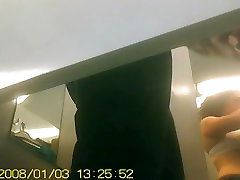 Real spy cam amateur dans le vestiaire espionné en soutien-gorge