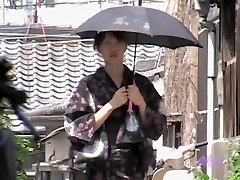 Fast sharking affair with shy oriental babe being totally unaware