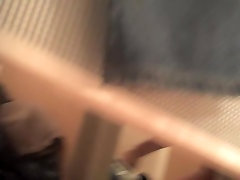 Spy cams shoots nude details of fem in changing room