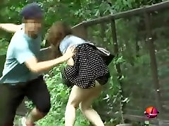 Scorching hot babe got no panties sharked while strolling