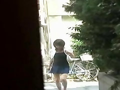 Right when she got inside her building she got boob sharked
