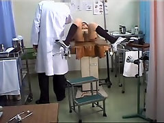 Lovely Japanese gets her pussy toyed during a main wak exam