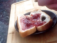 Malinowy dżem kanapkę