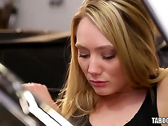AJ Applegate Gets Facialed in an olds mobile