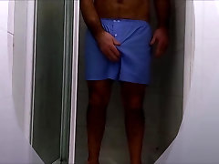 Piss in shower whit my boxer