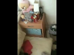 Salope suce et se fait ejaculer sur les seins