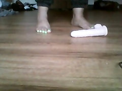 Super Thick Bbw Crushing sexs vs anjing Wih Sexy Feet