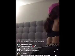 2 hot girlz on instagram live twerking