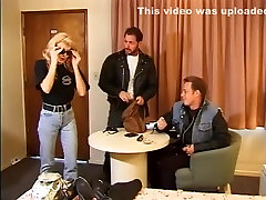 Hottest pornstars Barbi Bond and Julie Rage in amazing threesomes, cunnilingus porn video