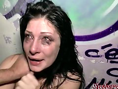 Sarah secouee humiliee par martyr le gros vicelard