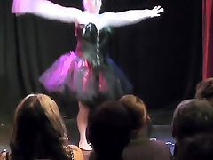 Burlesque Strip SHOW 410 Maggie McMuffin Black Swan