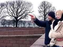 prawie new poonam taką płaską blondi przez lasciva dostaje analfucked po spacerze