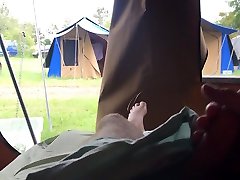 wali konia w namiocie, jak mężczyźni przechodzą