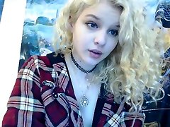 Amateur raven teen has a gaping hole