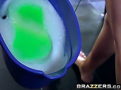 Brazzers - Big Wet Butts - age 18 years female friends Preston and