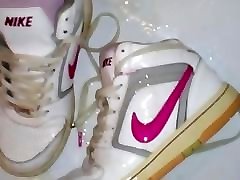 1ST PEE AND black birthday surprise for girlfriend ON NIKE PRESTIGE
