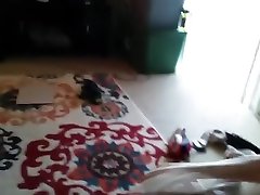 Chubby amateur girl seizes the chance to get her wet pussy