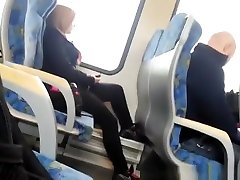 facet bawi się z jego członek obok pasażerka