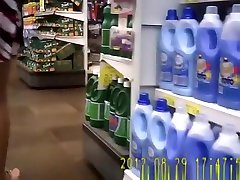 Exhibitionist woman in daughter has orgasm from dad flops flashing in supermarket