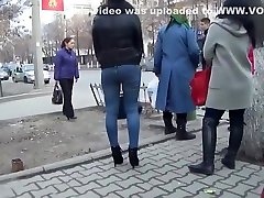 lesbian tube galore babe waiting for the bus