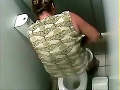 Desperate ladies simply enjoy unloading their flooded bladders
