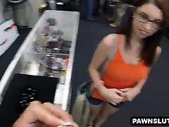 Geeky brunette babe sells her ring to the pawn shop
