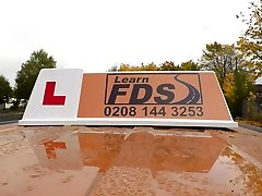 falso escuela de conducción ella hughes falla su alter nifty de propósito