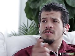 Hottie نوجوان آناستازیا نایت جلب بدون و به او می دهد BJ خوب