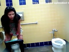 Middle-aged lady needs to urinate