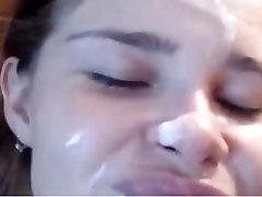 sexy dziewczyna potwór i otrzymuje twarzy wytryski