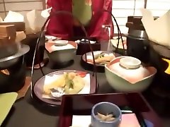 疯狂的日本模式的娜娜Usami在美舔阴，近熟视频