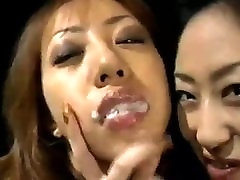 Hot giapponese ragazze che si baciano.la condivisione di sperma e luna star squirting fucking machine swapping