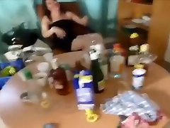 Ce mec vicieux baise à l’extrme une grosse brunette mature naïve complètement
