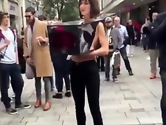 Milo moire lets strangers riyal hindi bf her in public