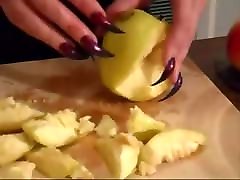 long nails scratch Apple